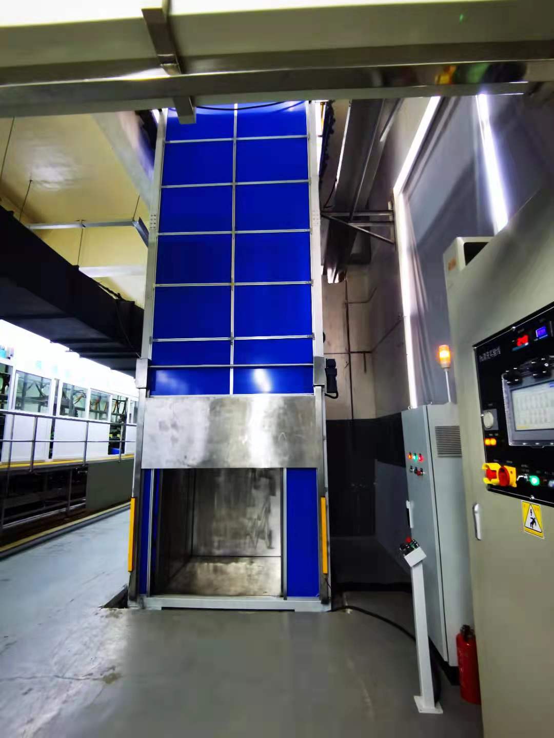 食品廠潔凈不銹鋼往復式提升機